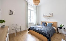 Central Grand Apartment With 5Bedrm 2Bathroom